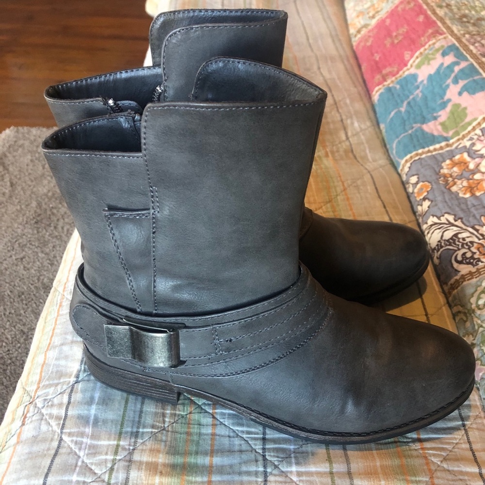 UnR8ed Boots